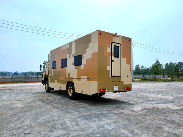 重汽豪沃四驅(qū)野戰(zhàn)宿營(yíng)車(chē)(12人)