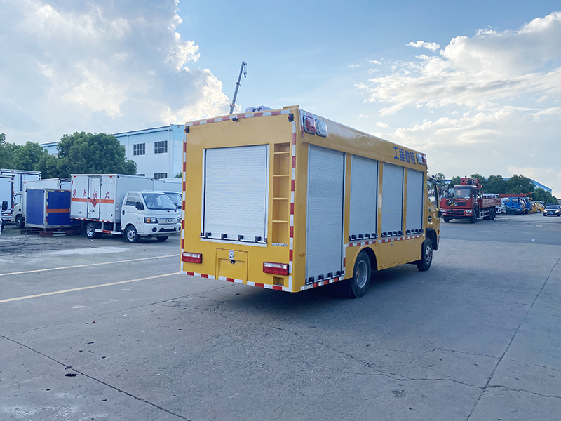 多利卡D7 1600方排水車(自吸便攜)