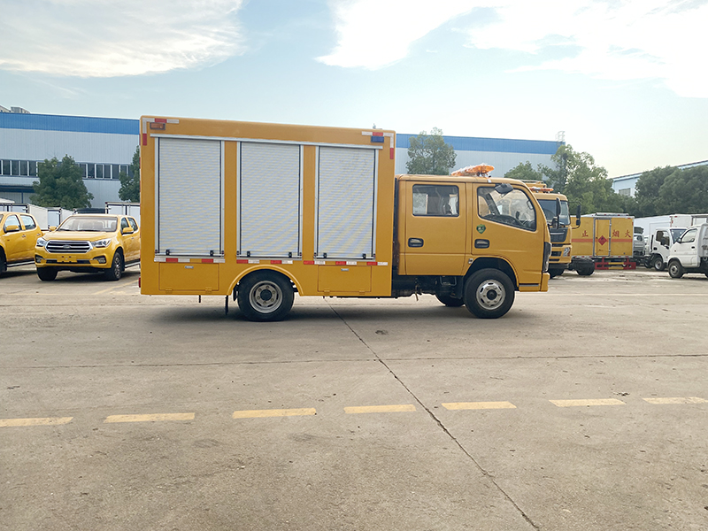 東風(fēng)多利卡雙排D6 1000方排水車(便攜)