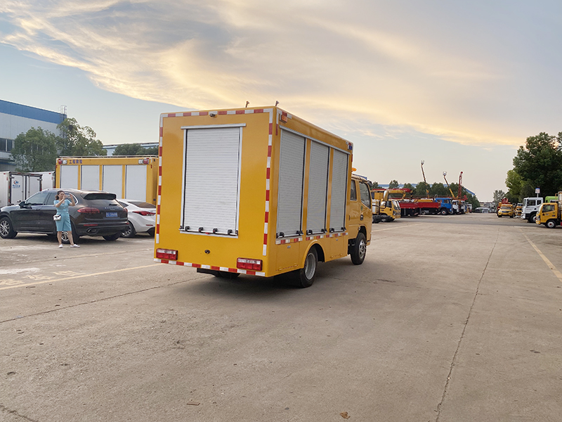 東風(fēng)多利卡雙排D6 1000方排水車(便攜)