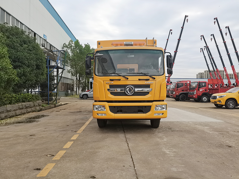 程力牌東風多利卡3000方排水車(休息室)