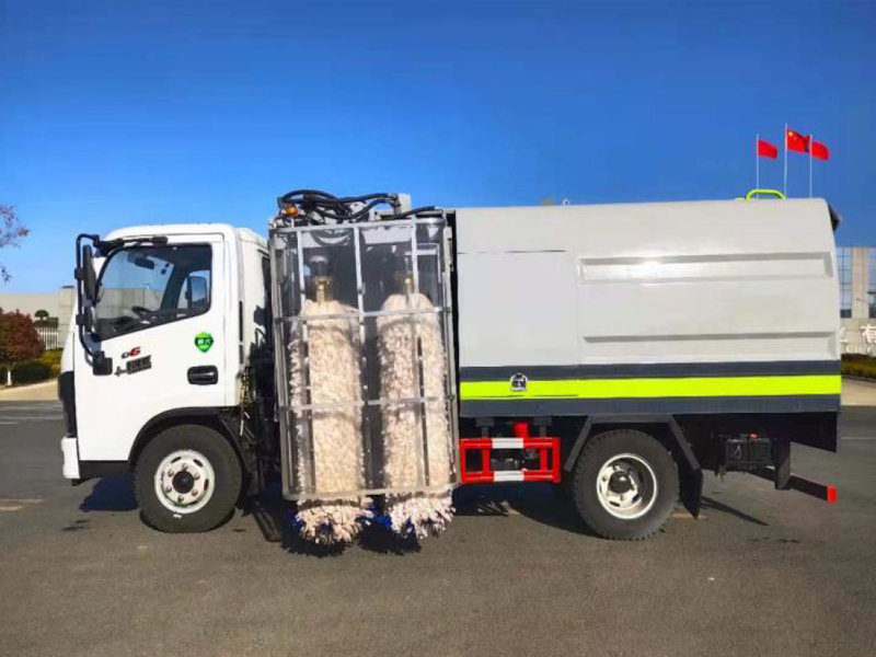 東風(fēng)小多利卡中置護欄清洗車