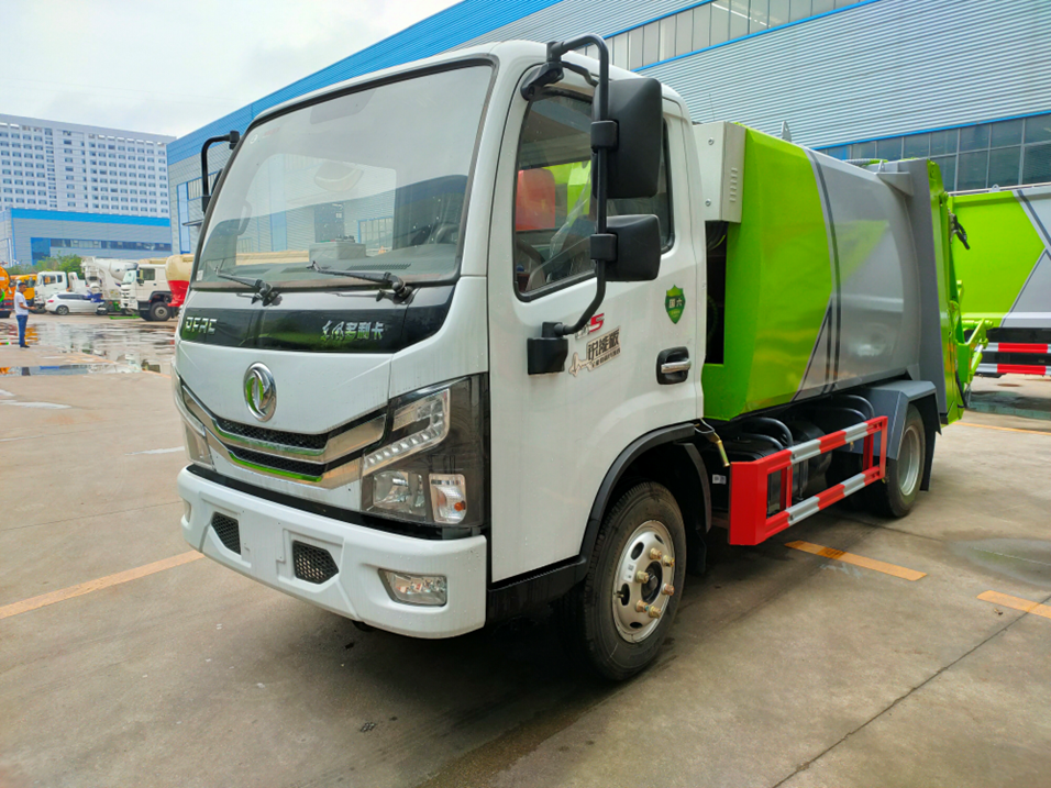 東風多利卡5立方藍牌壓縮垃圾車