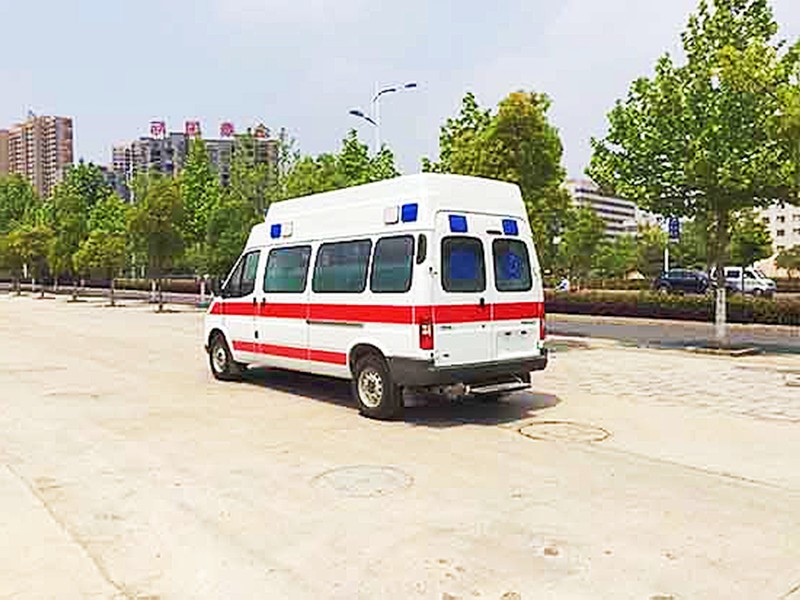 江鈴特順長(zhǎng)軸高頂柴油版救護(hù)車(chē)