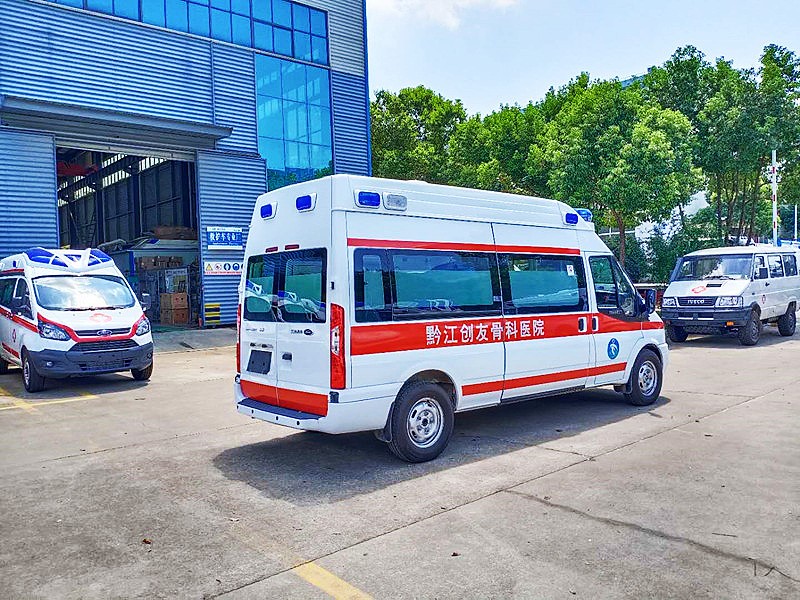 福特新時(shí)代長(zhǎng)軸高頂救護(hù)車(chē)